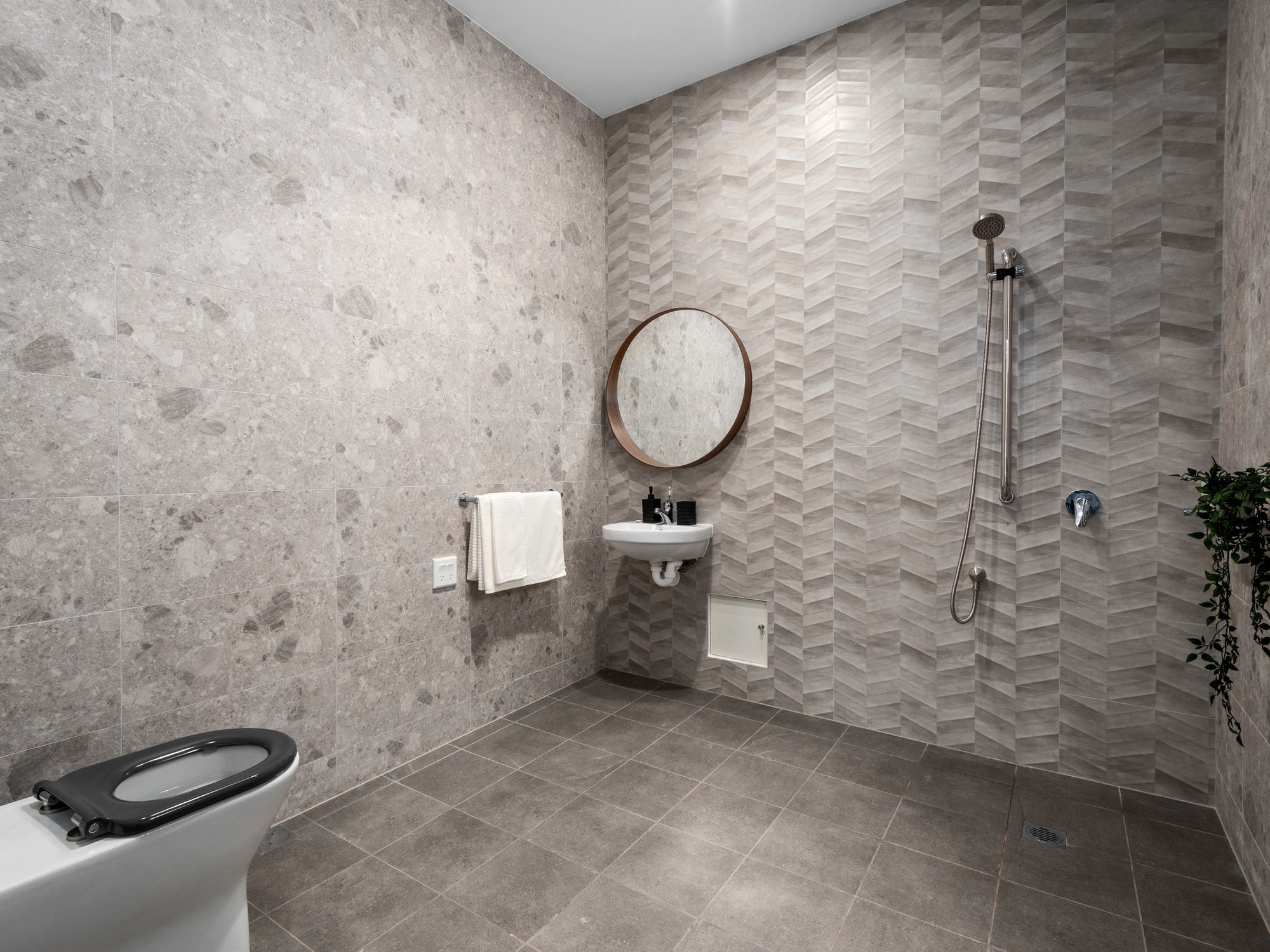 024 Open2view_ID797306-78_Newton_Road