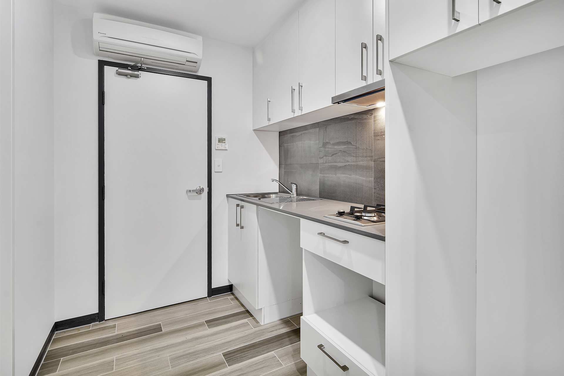 AZRE 44KIBO-200121-12083214aweb