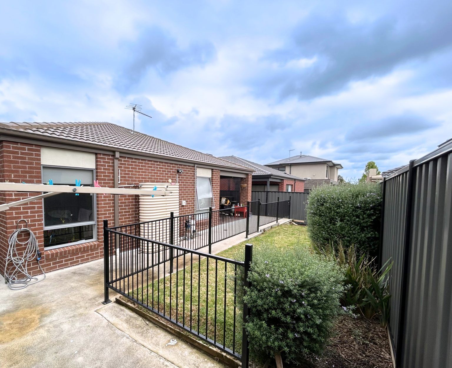 75 Debonair-back-1536x1251