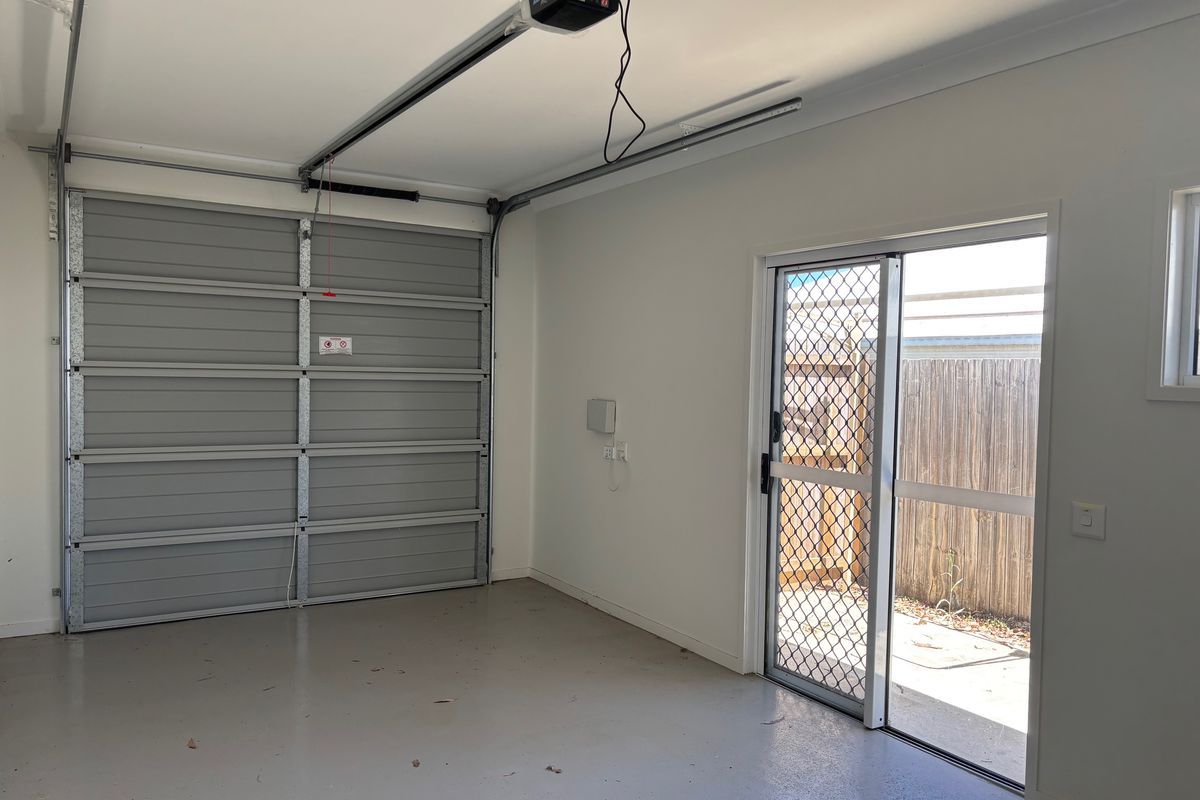 Conifer Ave 19   Garage