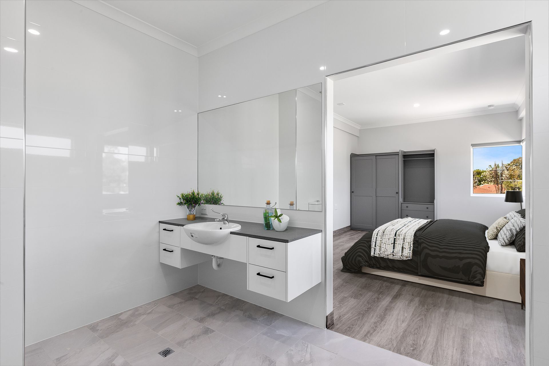 Ensuite Bathroom & Bedroom