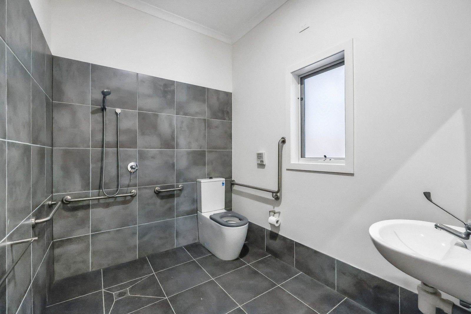 3 McCulloch_St,_Melton_South_VIC_3338-3_Mcculloch_Street-Bruno_Calfapietra_131_1600_17