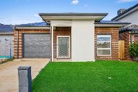 3 McCulloch_St,_Melton_South_VIC_3338-3_Mcculloch_Street-Bruno_Calfapietra_131_1600_14