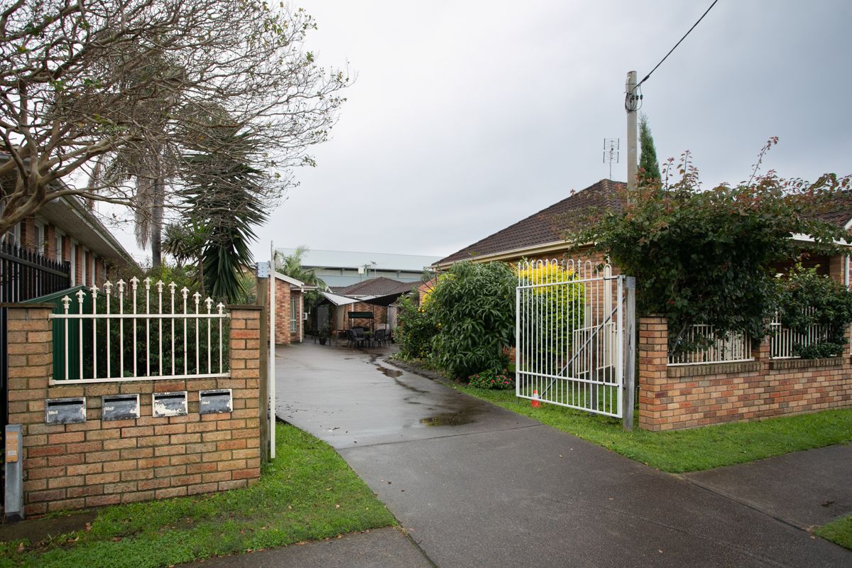 SIL030 LR_Broadmeadow_Outside Areas-1