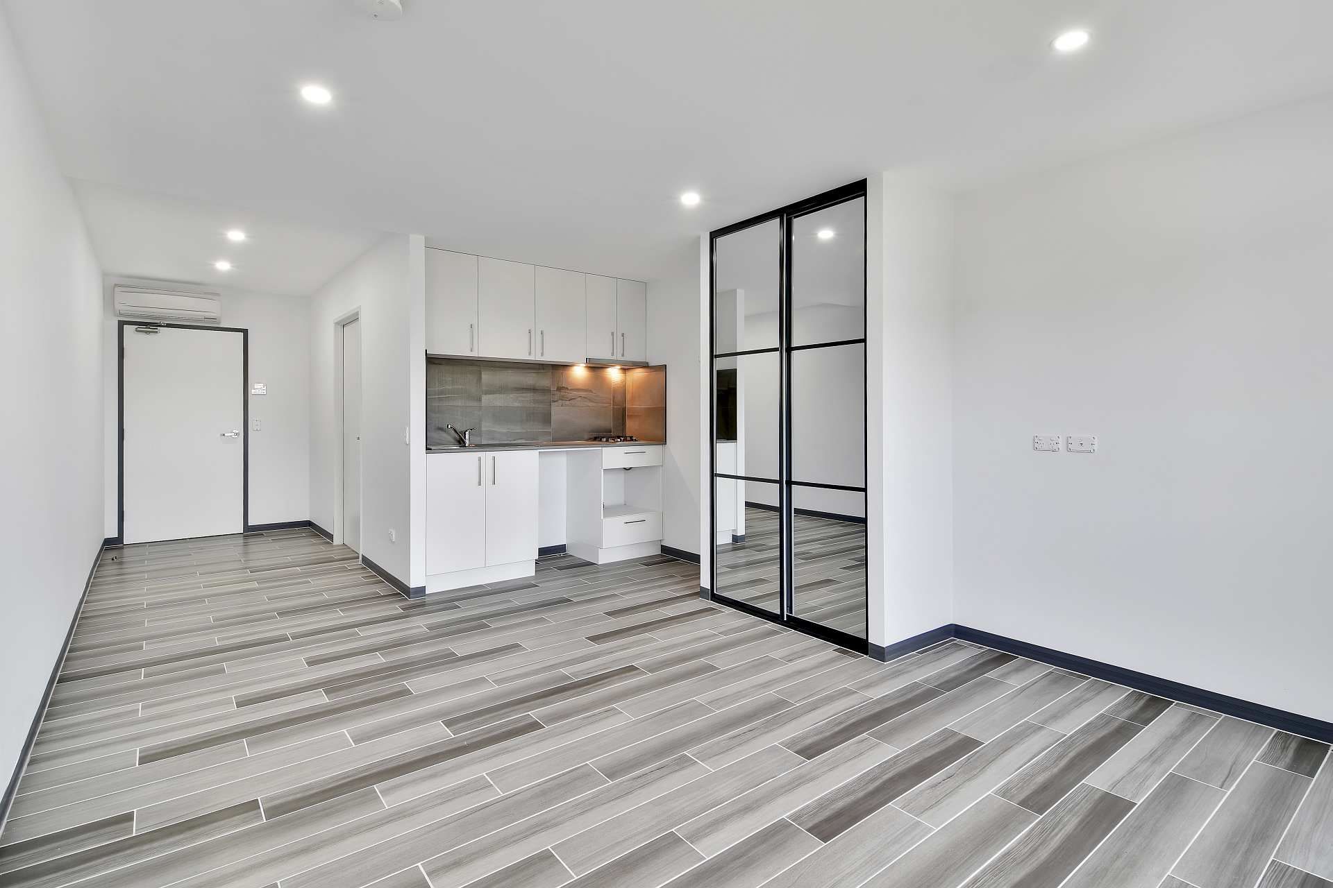 AZRE 44KIBO-200121-12211651aweb