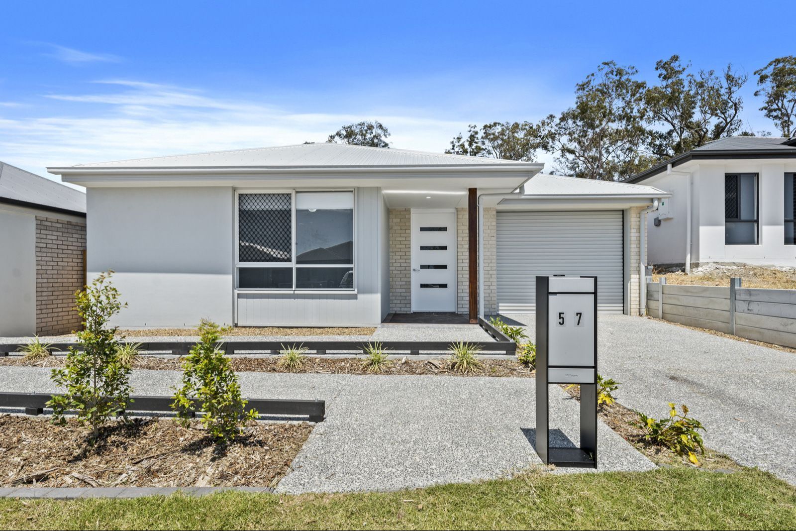 017 Open2view_ID839957-57_Dysart_Drive