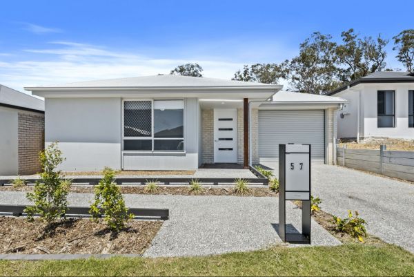 017 Open2view_ID839957-57_Dysart_Drive