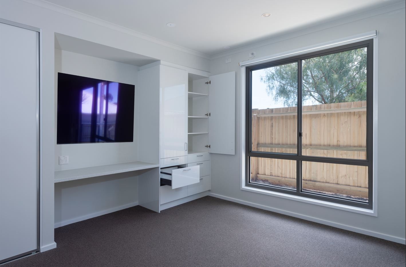 Bedroom  2)