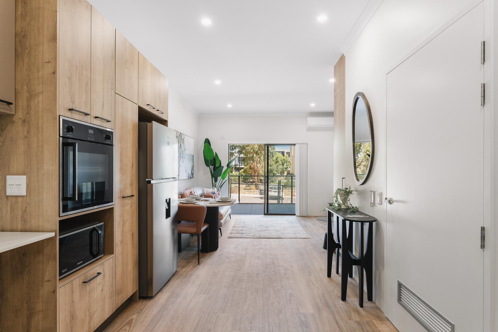 Shoreline Display Unit  5)