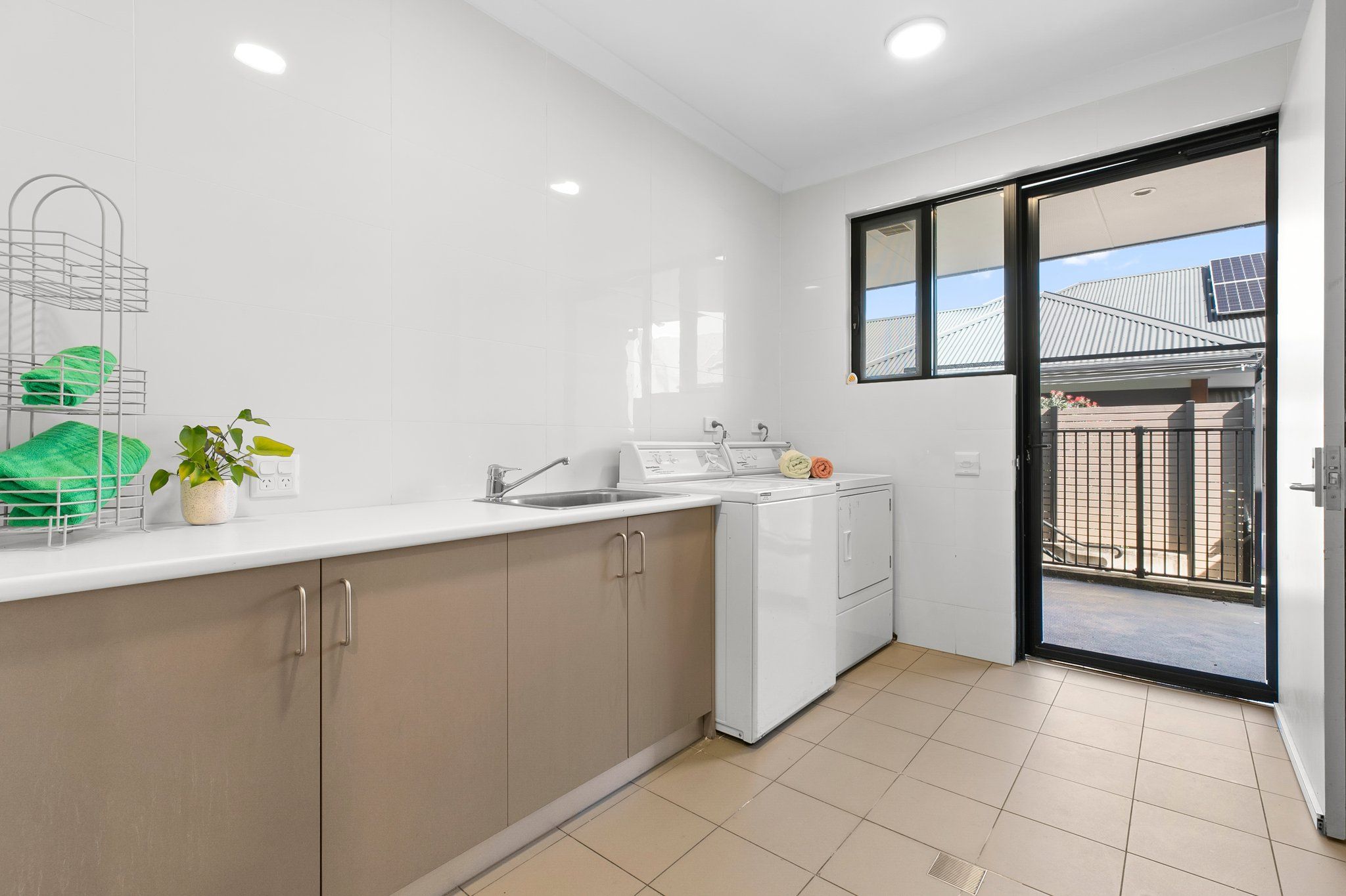 7 web-or-mls-64-arnold-ave