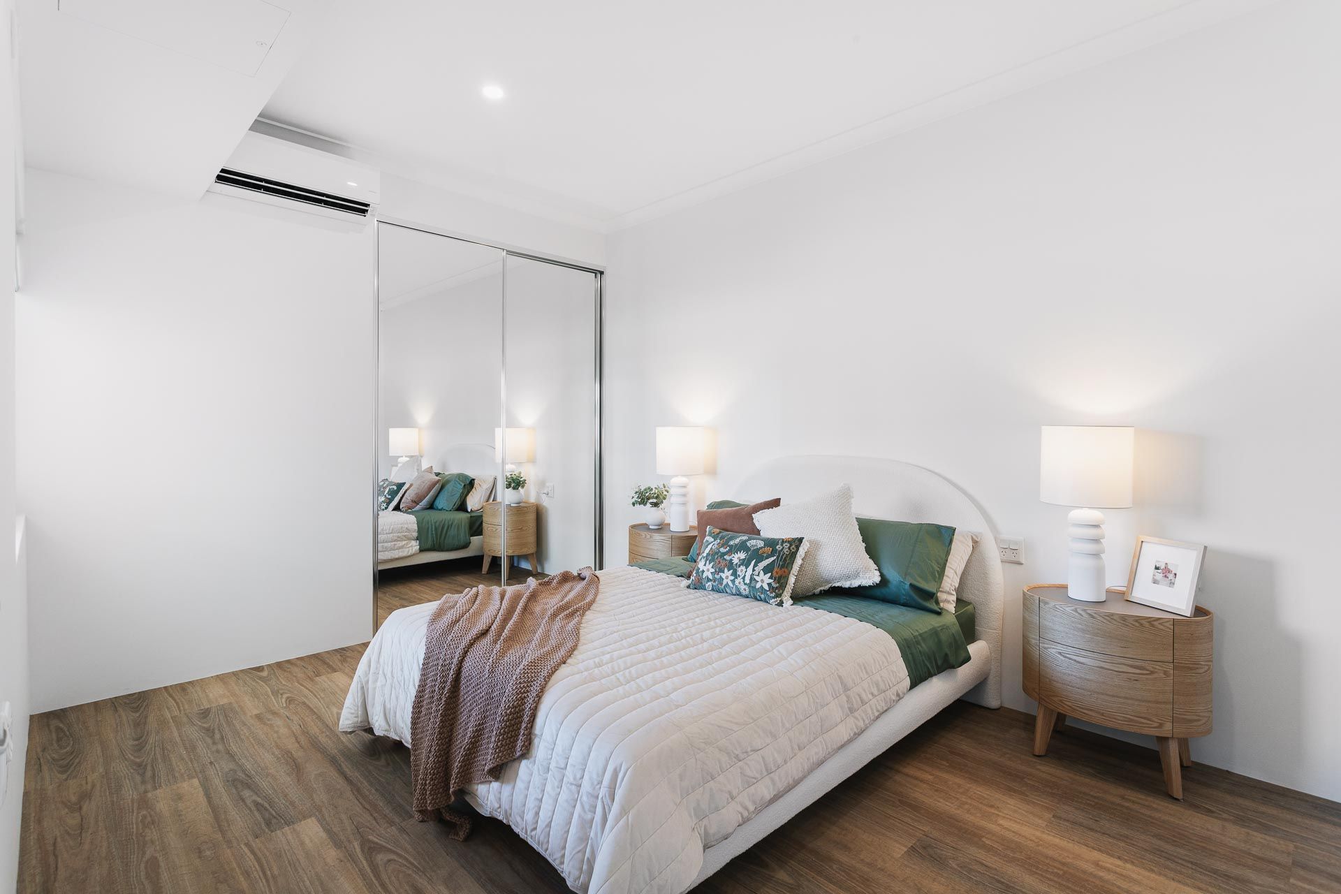 Shoreline Display Unit  8)