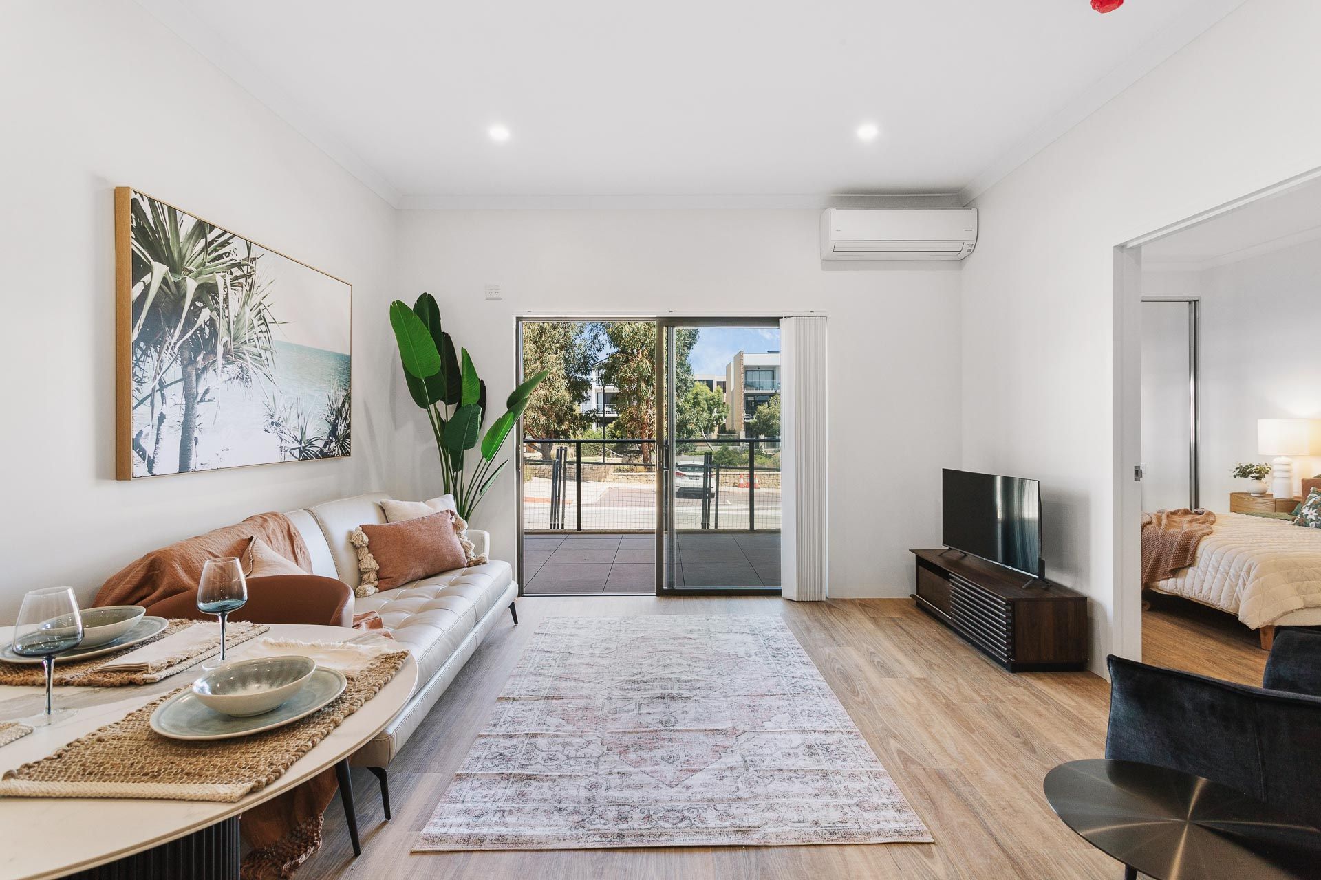 Shoreline Display Unit  11)