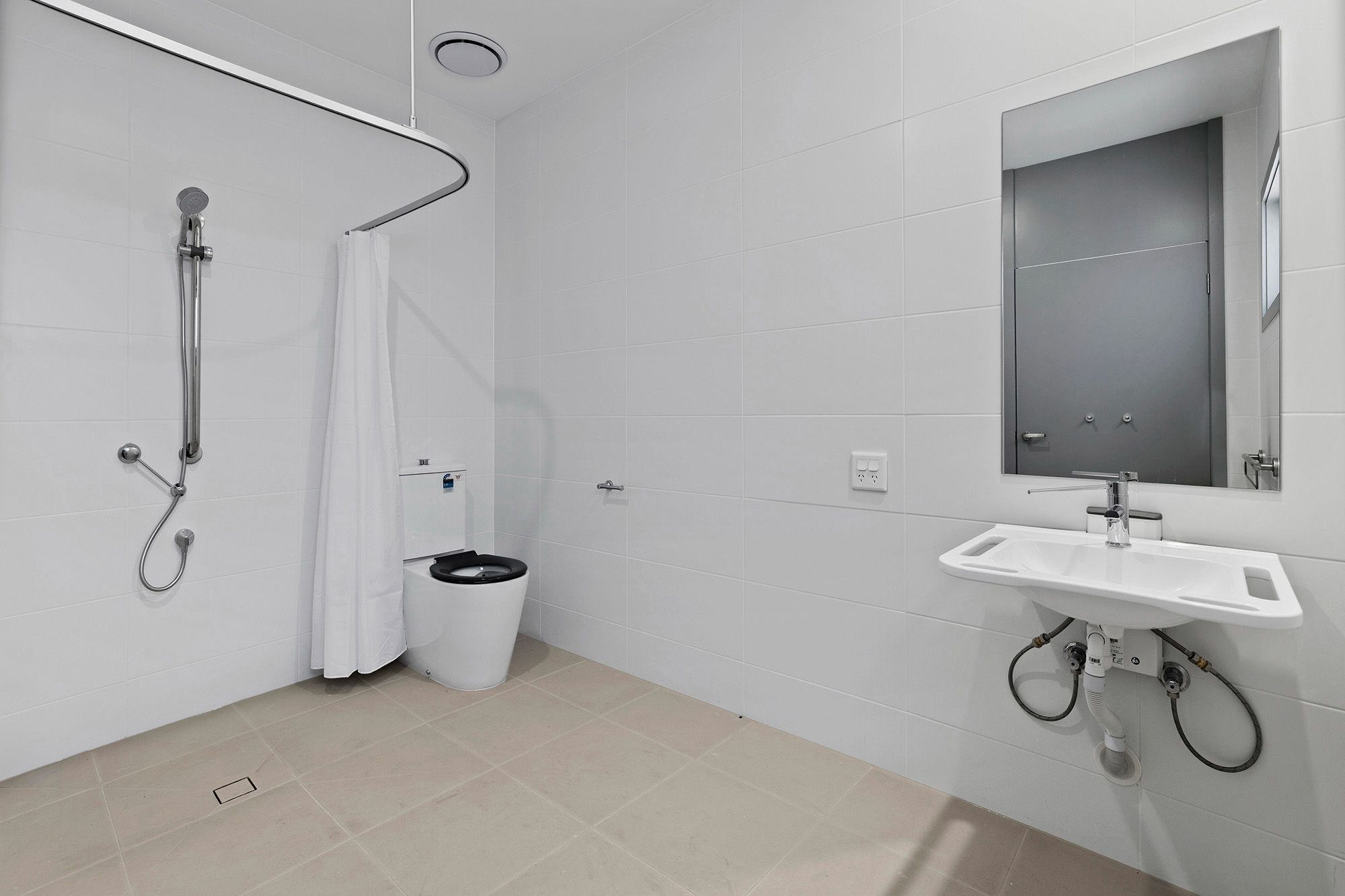 Ensuite 1 LR No Logo