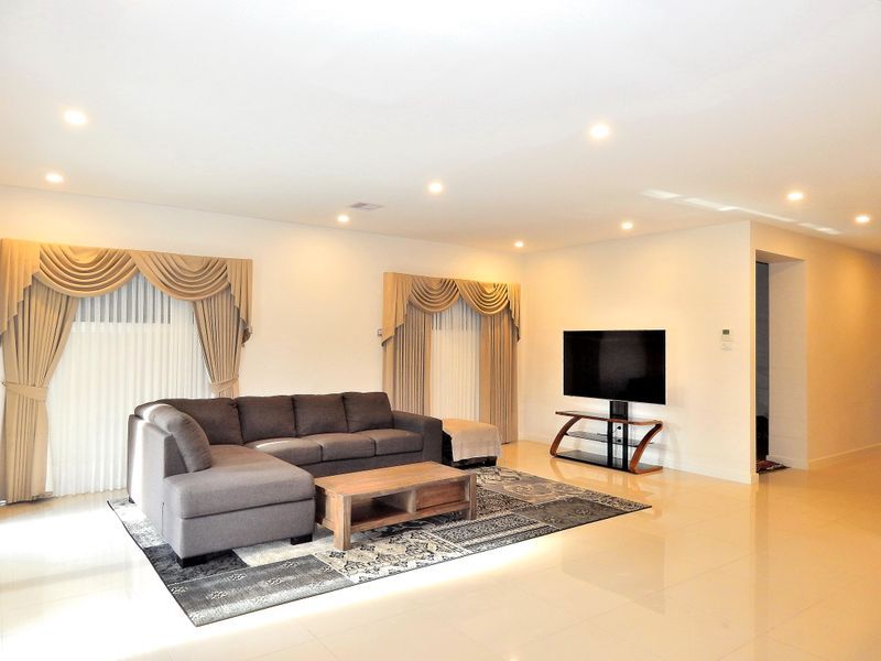 INDOOR1