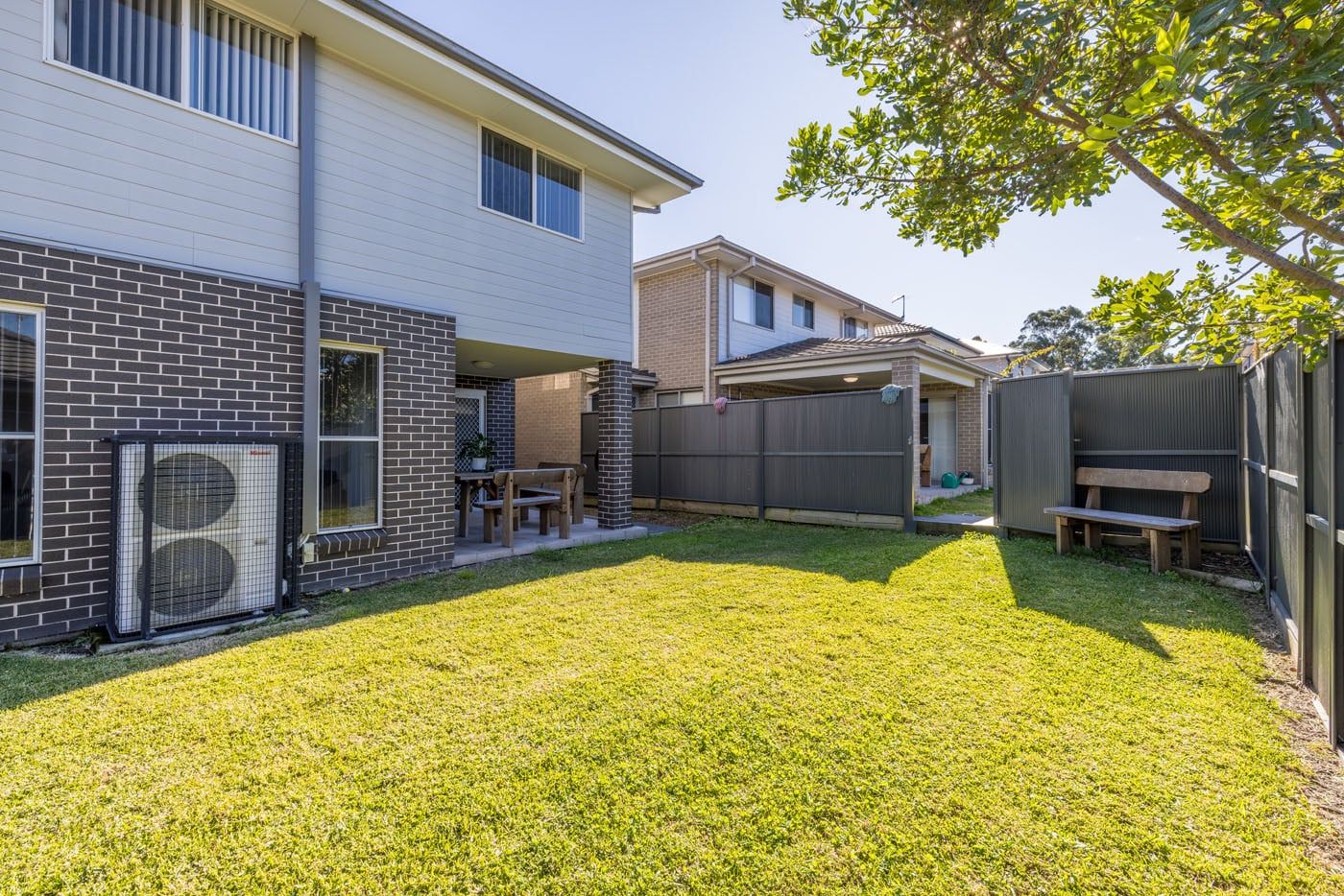 Ropes Crossing-0358-backyard-into-0359