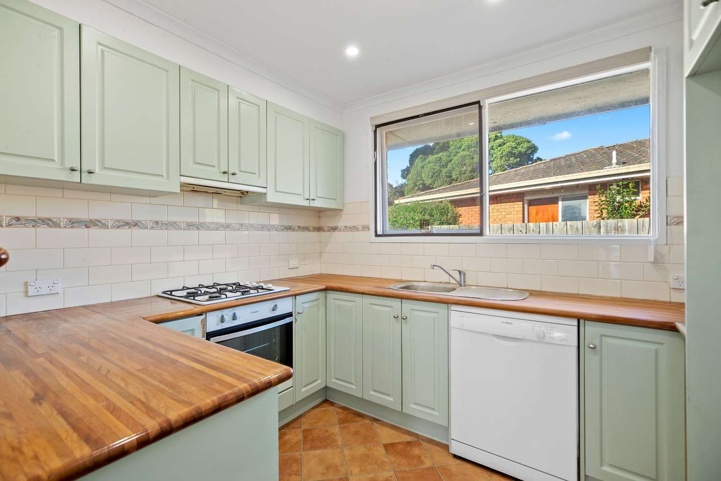 l RayWhite-10104429-2
