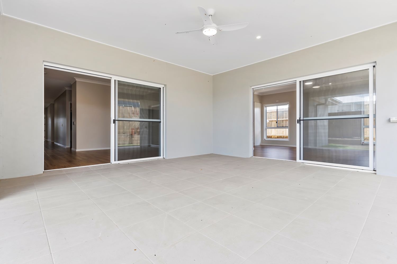 005 Open2view_ID924474-8_Frangipani_Crescent