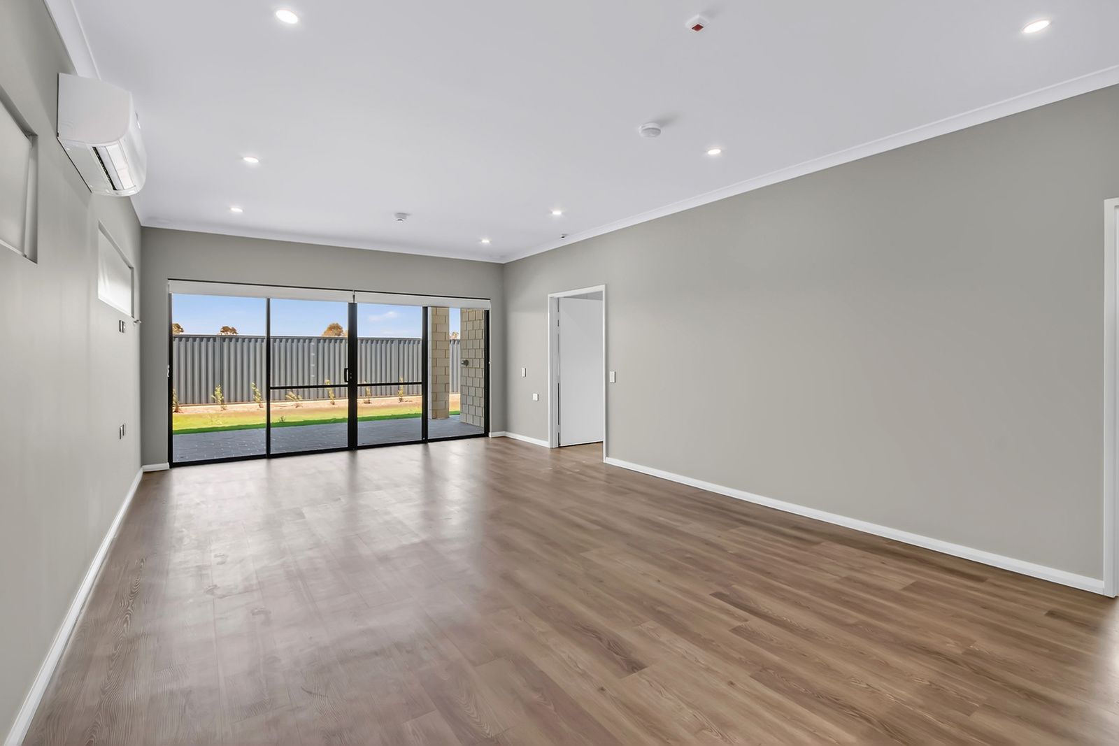 002 Open2view_ID979625-13_Overbeck_Street__Ashby