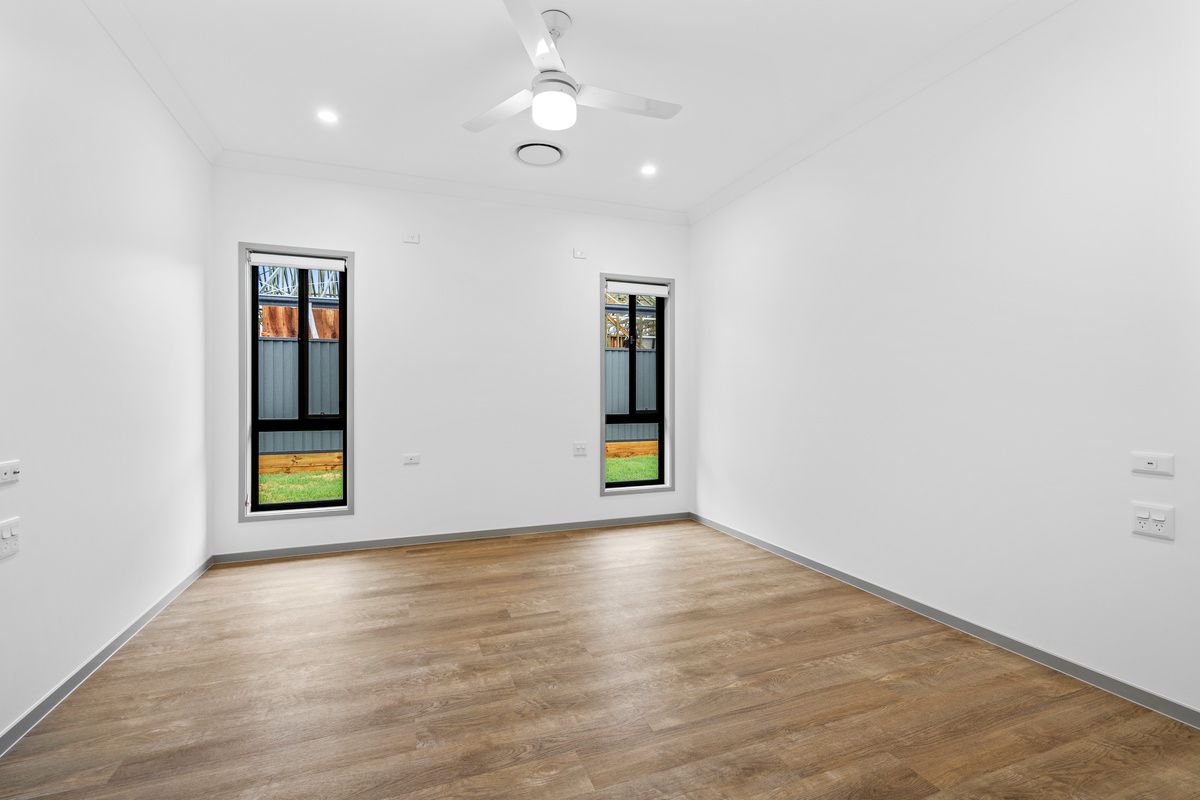 PROFESSIONAL PHOTO   LOW RES 9