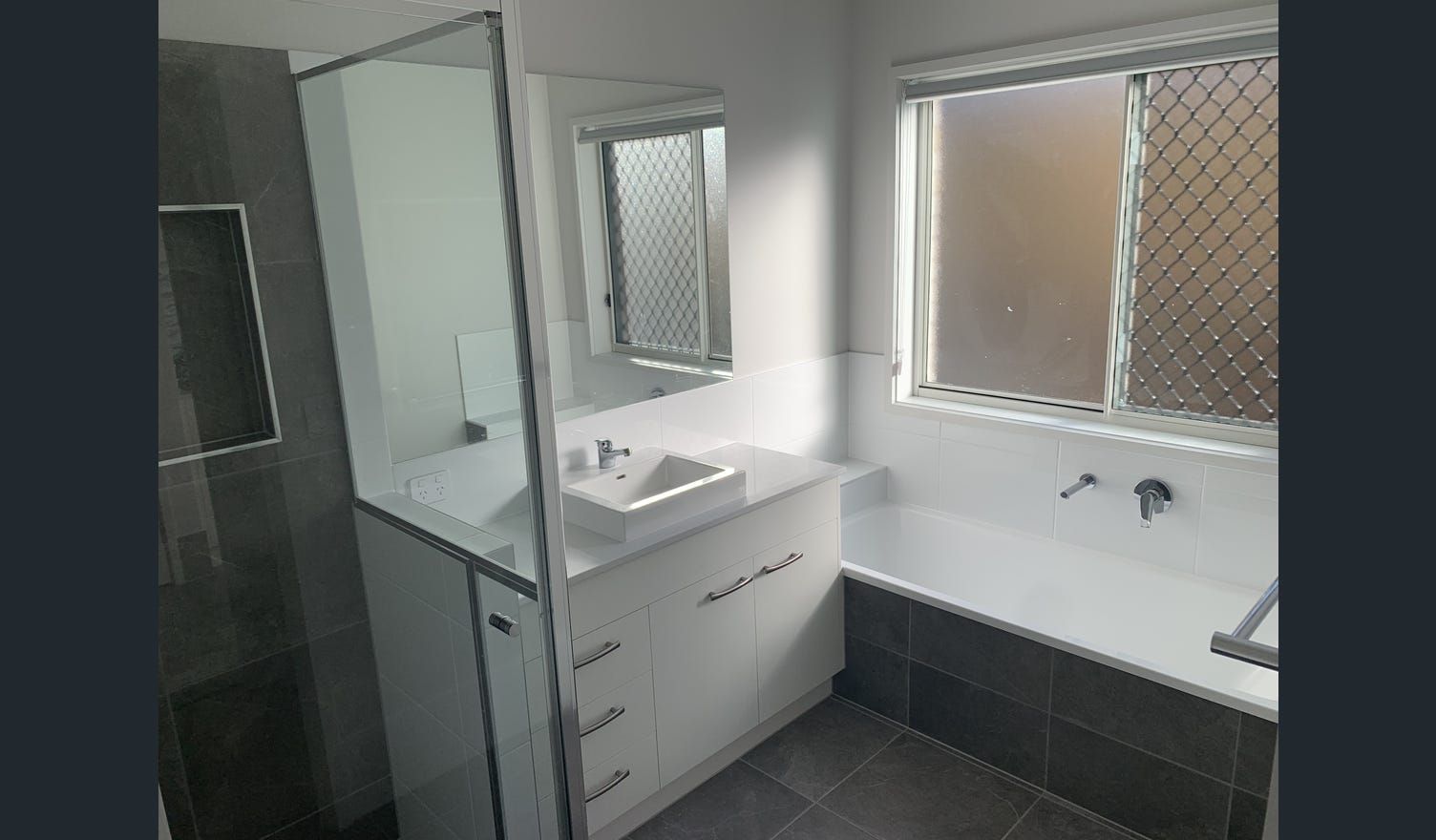 43 Woodfull bathroom