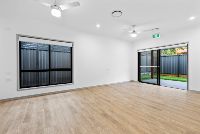 PROFESSIONAL PHOTO   LOW RES 15