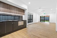 PROFESSIONAL PHOTO   LOW RES 4