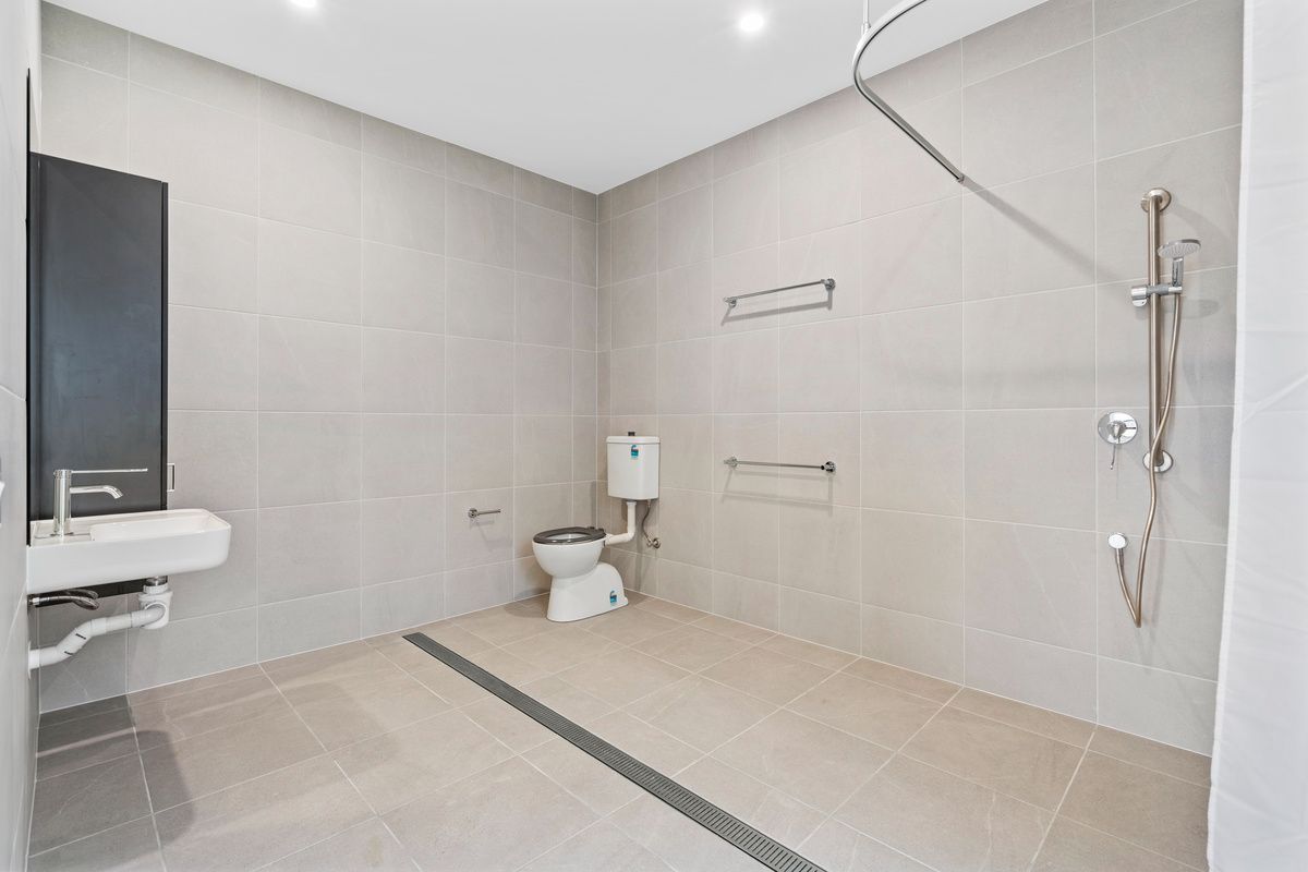 PROFESSIONAL PHOTO   LOW RES 6