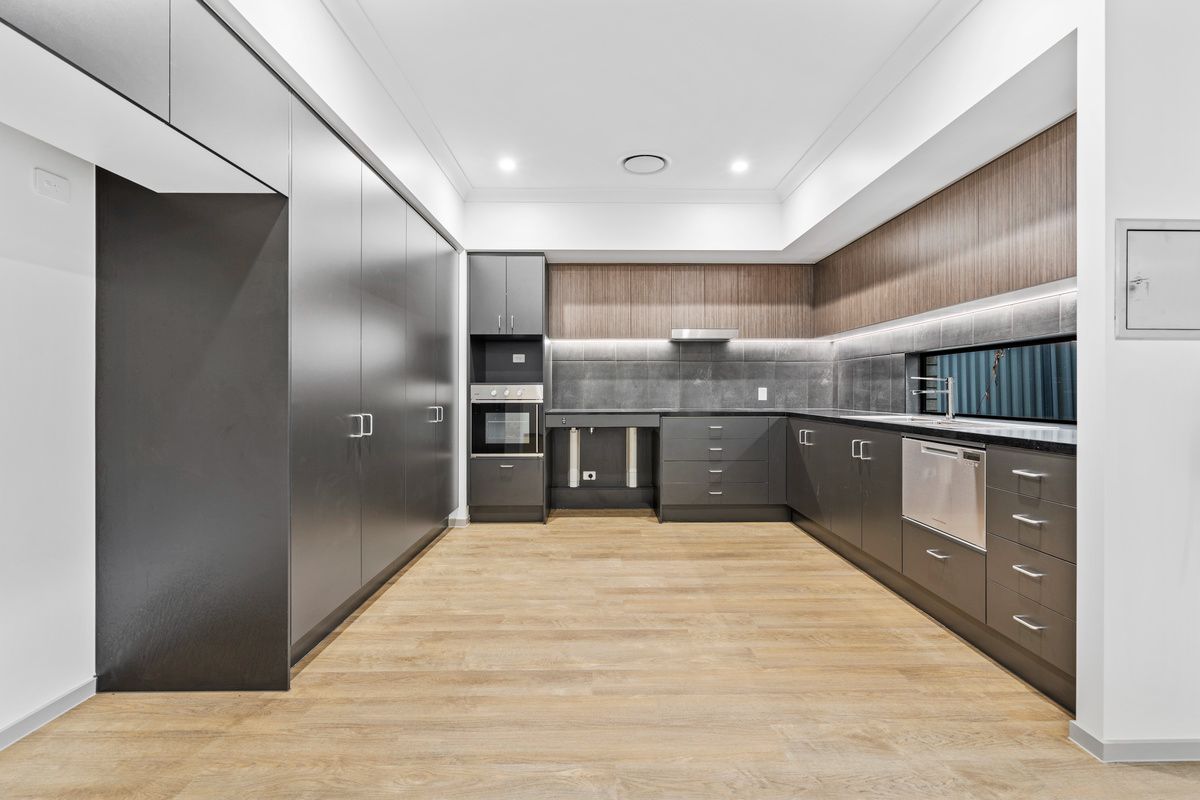 PROFESSIONAL PHOTO   LOW RES 3