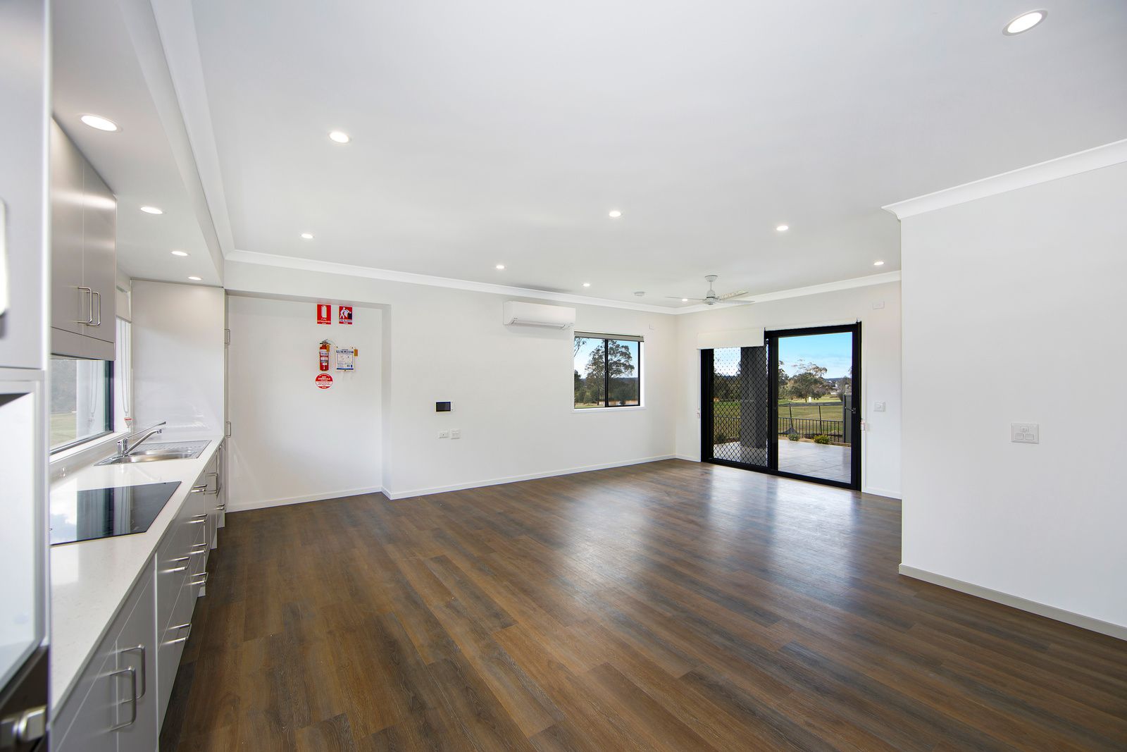 003 Open2view_ID772088-21_Portrush_Avenue