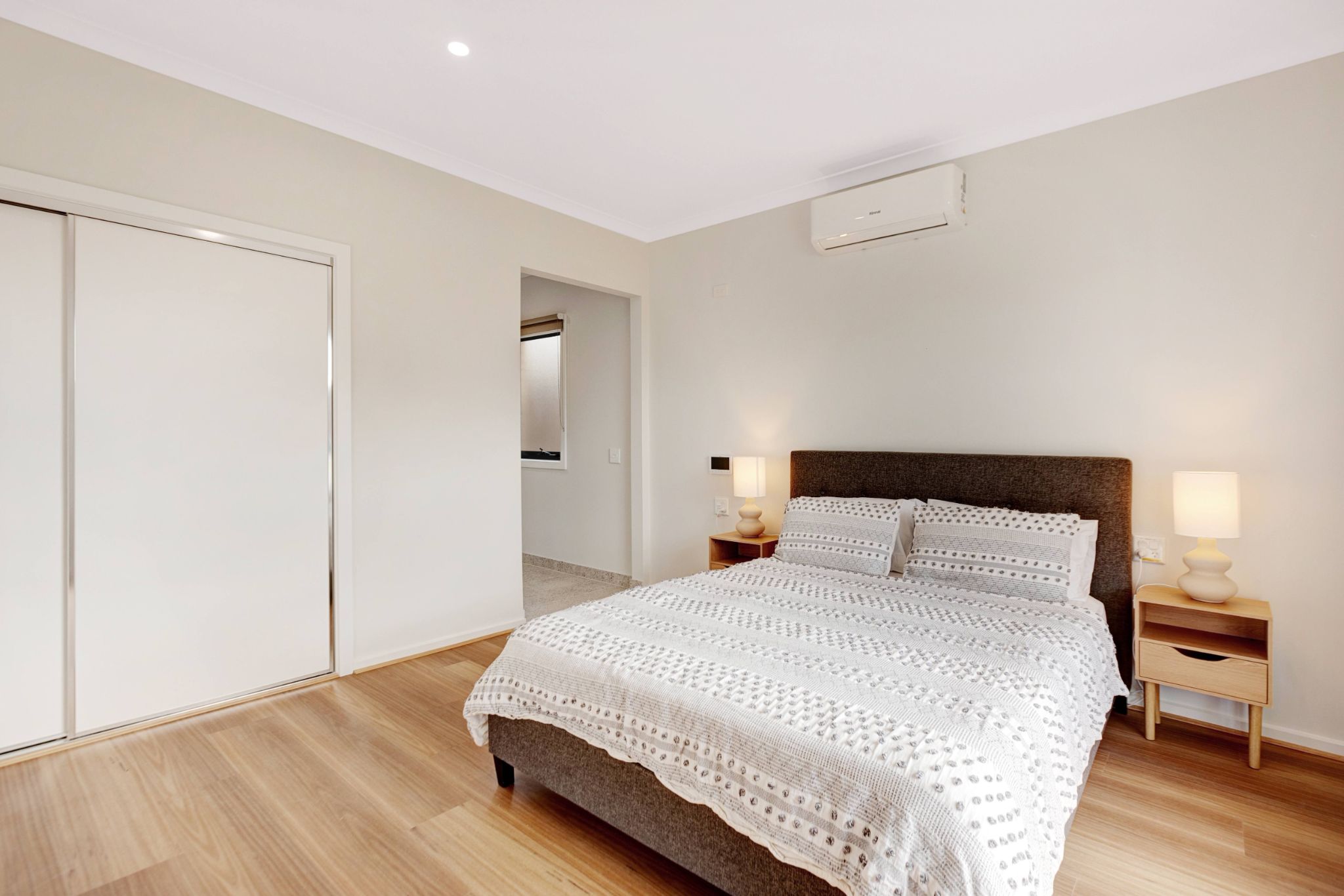 Armstrong Ck 70  Bed 1)