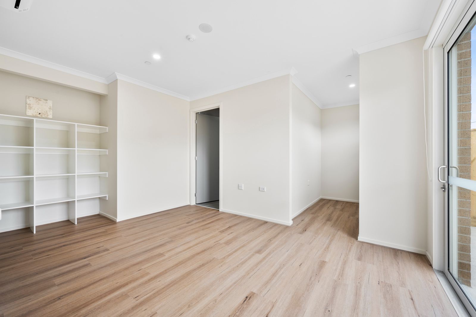 002 Open2view_ID900848-100 Fenway Blvd