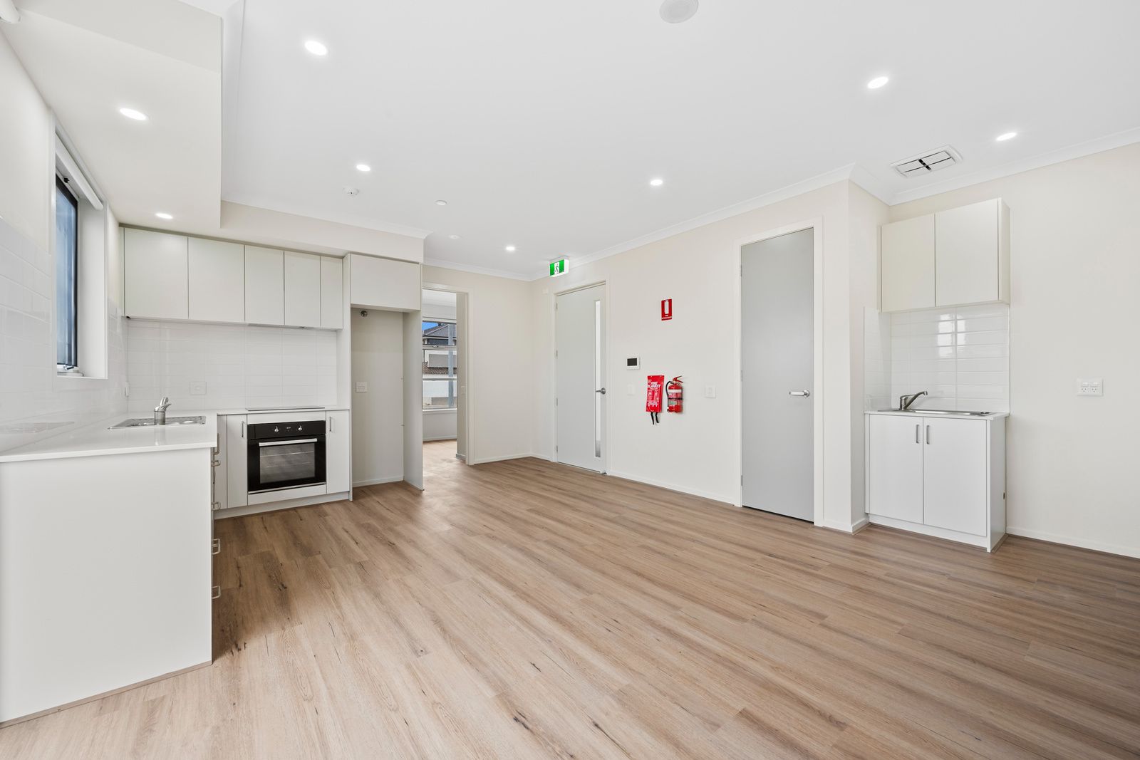 001 Open2view_ID900848-100 Fenway Blvd