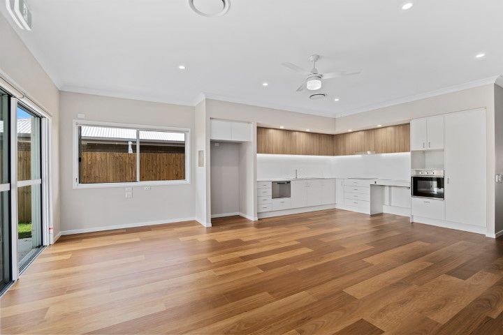 PROFESSIONAL PHOTO   LOW RES 11 (1)