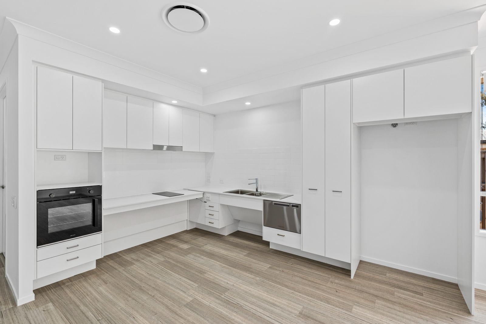 010 Open2view_ID839957-57_Dysart_Drive