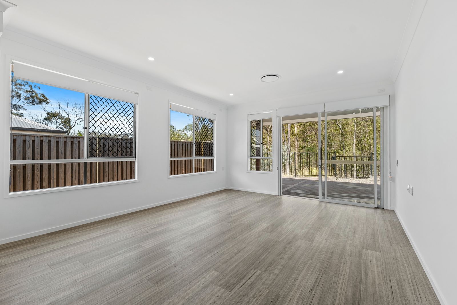 012 Open2view_ID839957-57_Dysart_Drive