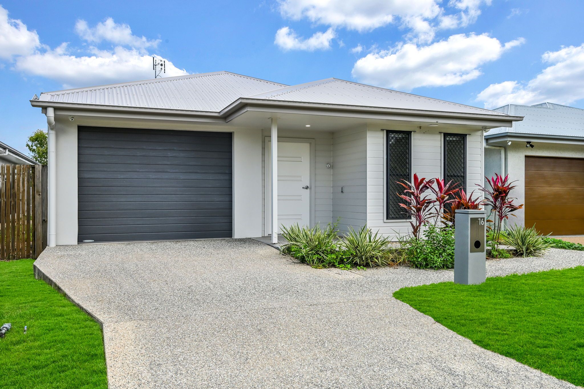 2   Parsonia Dve 16 - Front2