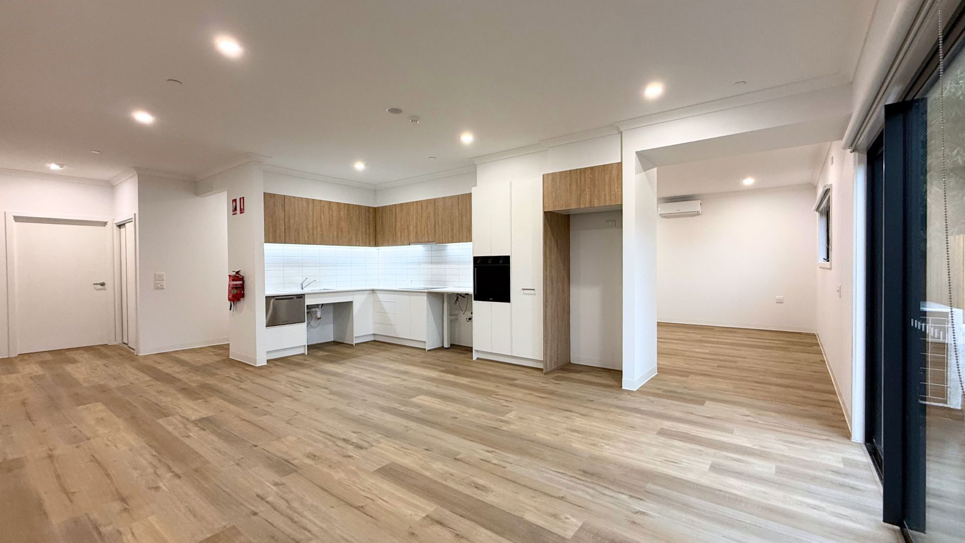 205 Raglan   Kitchen Living Dining v2
