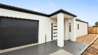 205 Raglan   External