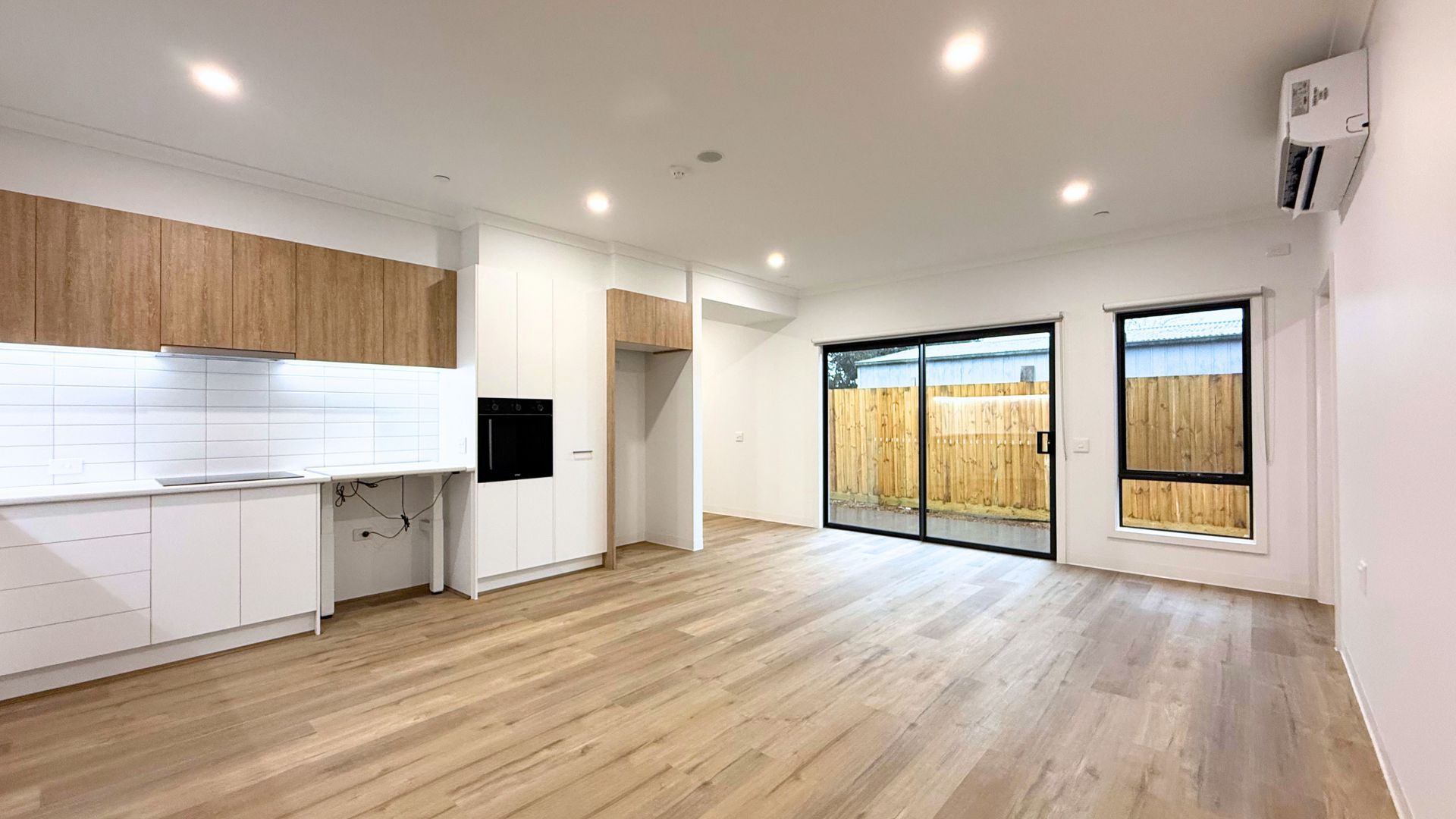 205 Raglan   Kitchen Living Dining