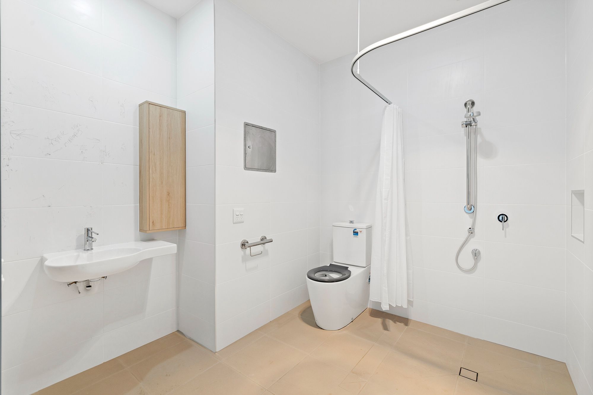 Ensuite 1 LR No Logo