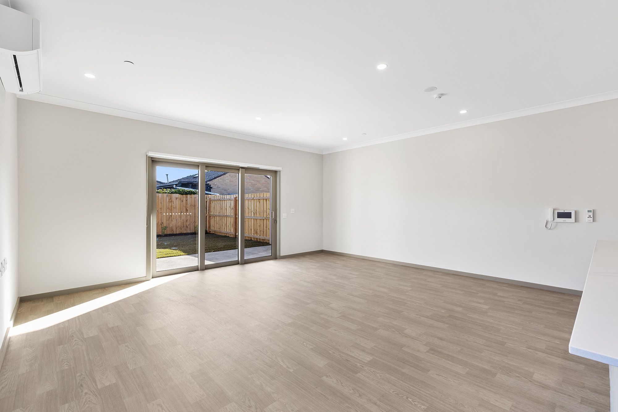 Houston   Living Dining Alfresco 2 LR No Logo