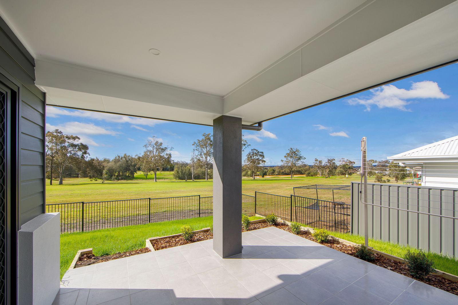 007 Open2view_ID772088-21_Portrush_Avenue