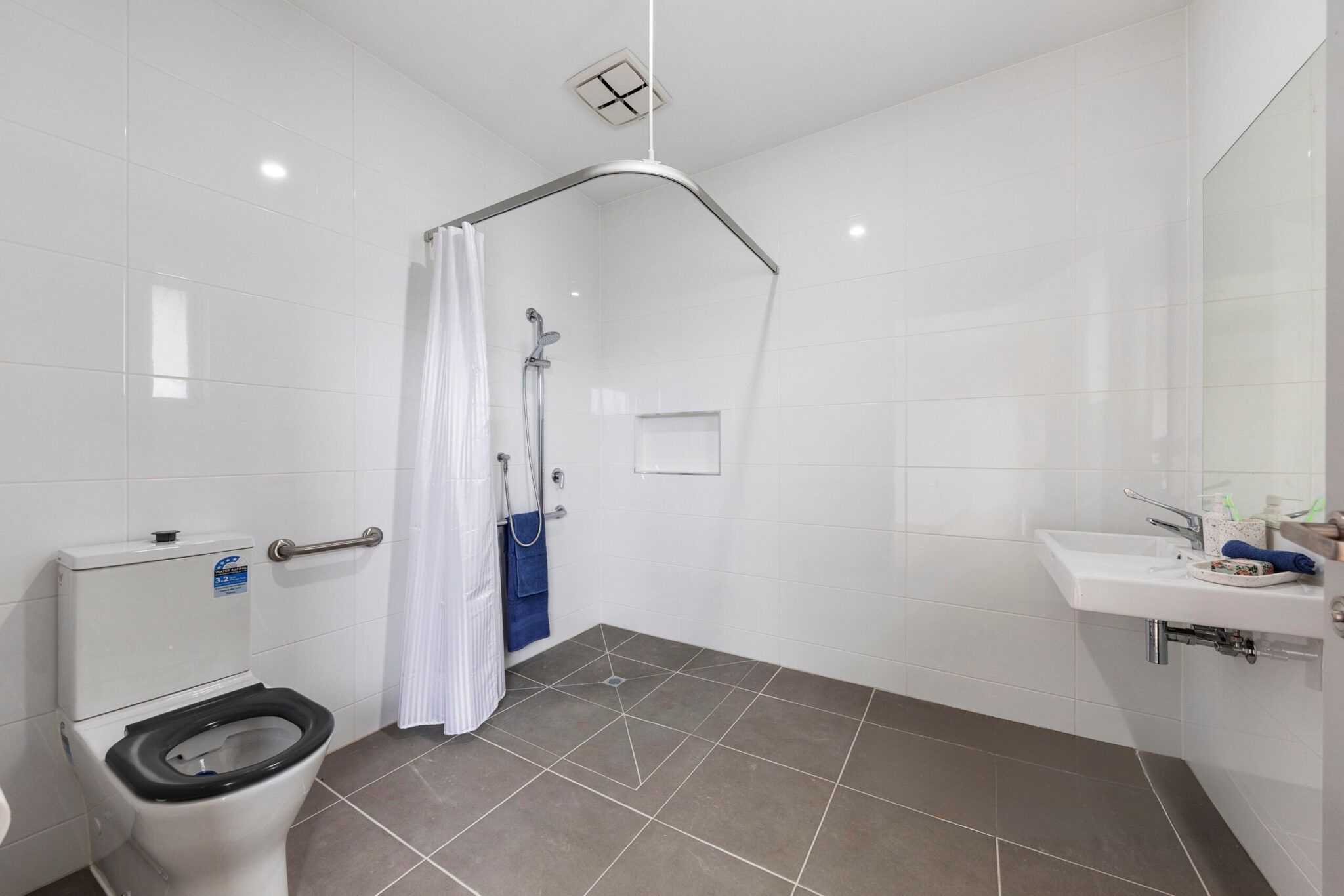 extracted image_4_1-2048x1366