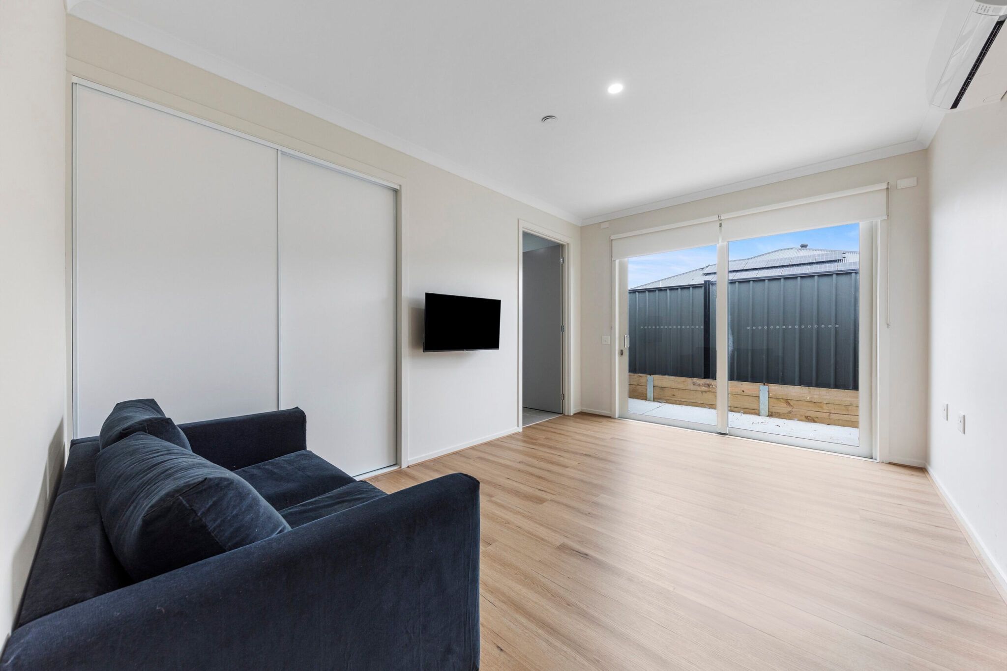 extracted image_5_1-2048x1366