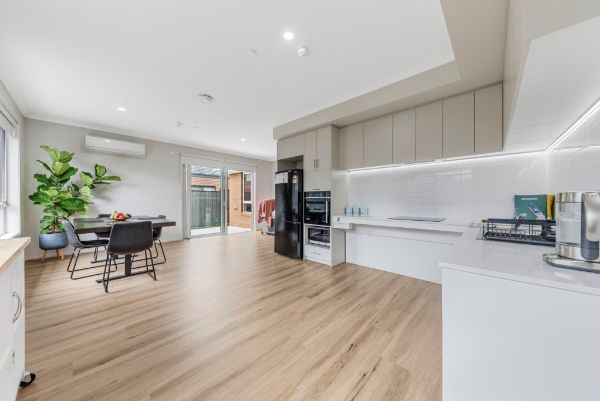 extracted image_2_1-2048x1366