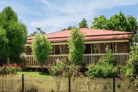 4 Bed Home  Macleod Exterior