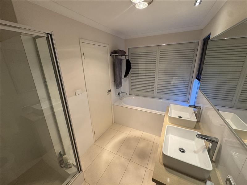 Ensuite to Master Bed Room