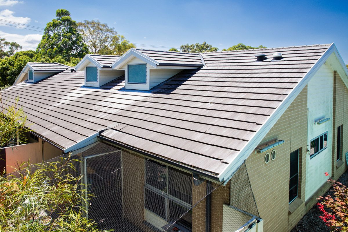 SIL003 LR-Claireville-Front of Building-6231