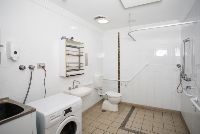 SIL003 LR-Claireville-Villa 2 - Shared Bathroom-1