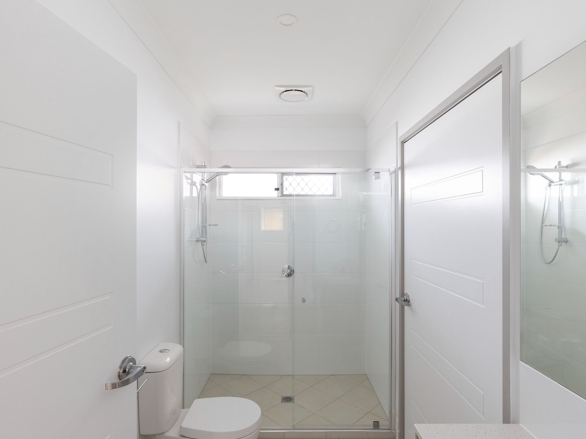 002 Open2view_ID738192-69_Alfred_Rose_Close